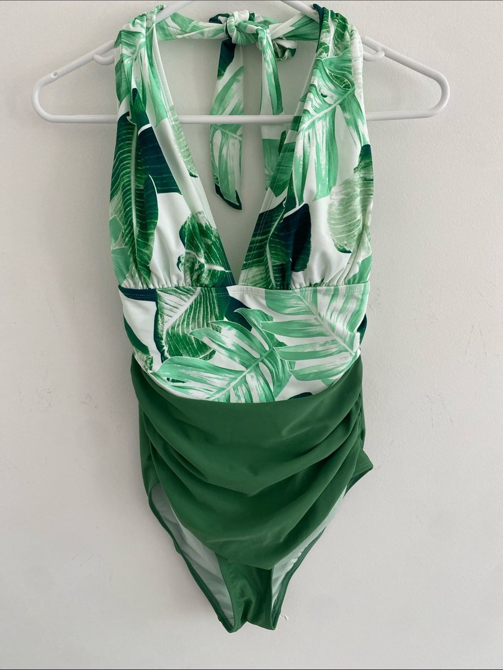 NWT Cupshe One Piece Halter Neck Tummy Control Swimsuit Green Floral Size LARGE